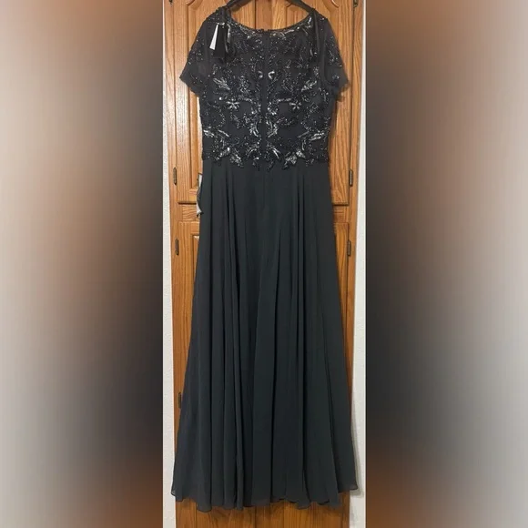 XSCAPE
Embellished Short Sleeve Chiffon Gown - Picture 3 of 11